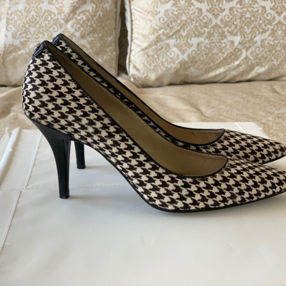 **SOLD** MICHAEL KORS FLEX PUMP HOUNDSTOOTH SIZE 9 - Picture 5 of 7